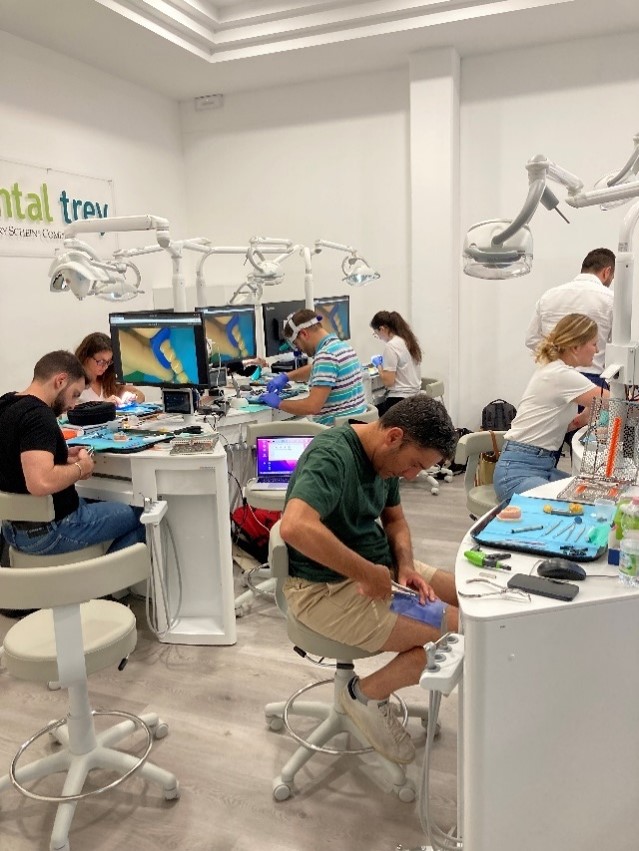 Corso Moderna Odontoiatria Adesiva,  condotto dal dott. Roberto Turrini, dal dott. Daniele Gensini, Gruppo Fradeani