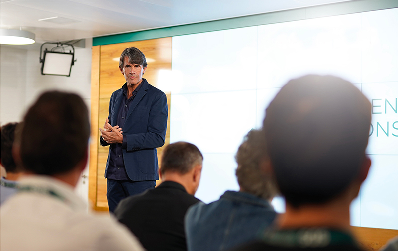 SDS è dotata di un centro di formazione all'avanguardia. In questa foto, una lezione del Dr. Volz