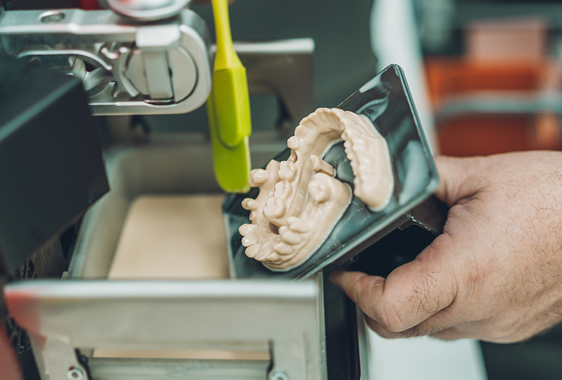 Odontotecnico a lavoro