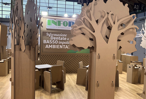 stand collettivo in cartone, infodent