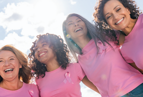 Donne in sostegno alla lotta contro il cancro