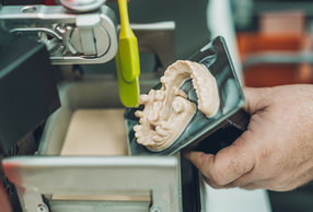 Odontotecnico a lavoro