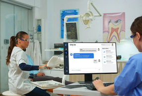 aso al pc con dentista che visita