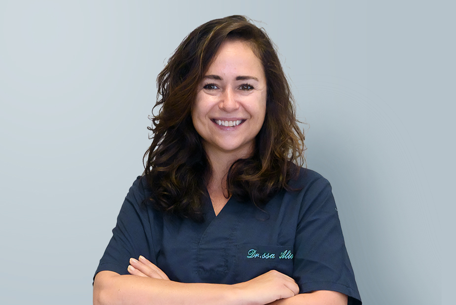 Dottoressa Alice Alberta Cittone che sorride a braccia conserte