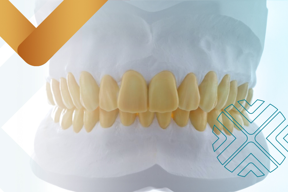 locandina Tecnodental - primo piano di una dentatura