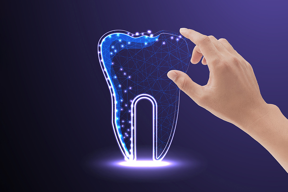 Mano disegna il contorno di un dente