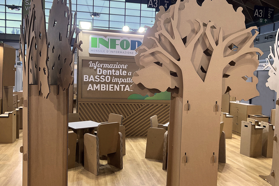 stand collettivo in cartone, infodent