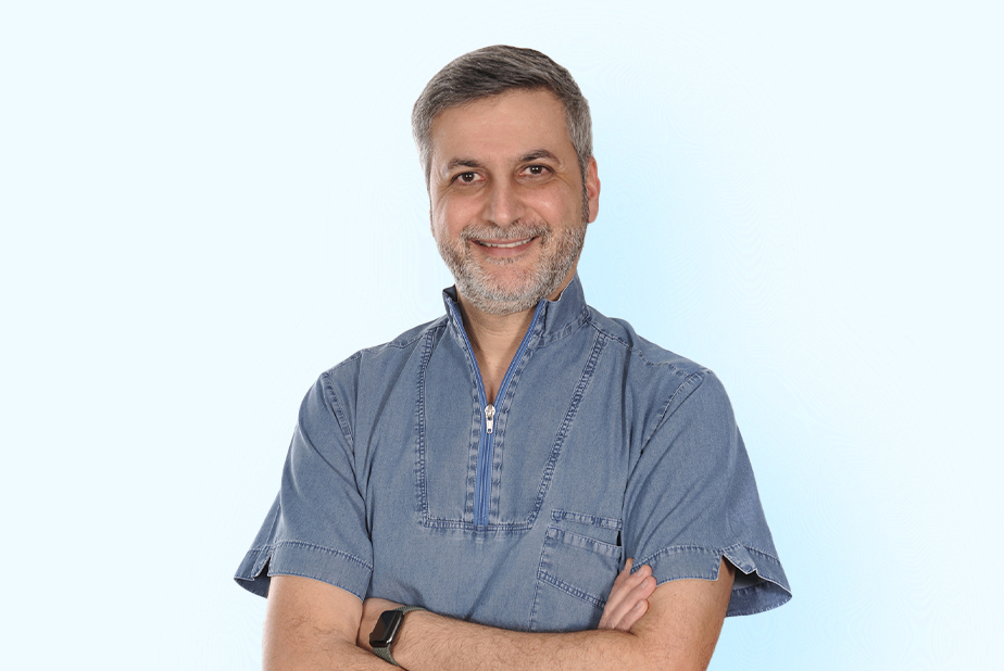 Dott. Roberto Fornara, sorride