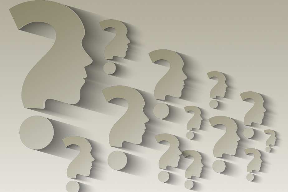 profilo di volti e punti interrogativi