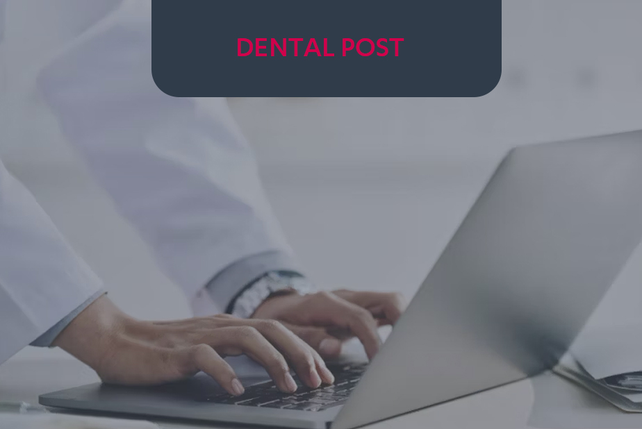 mani che scrivono al computer