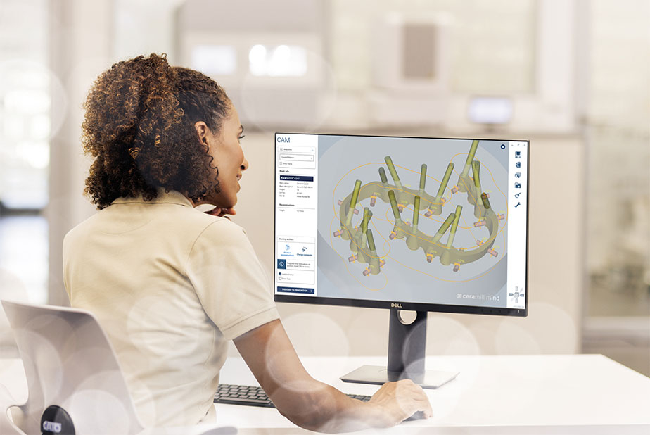 operatrice utilizza software amann girrbach