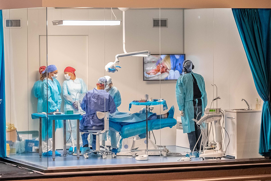 box attrezzato come un vero studio odontoiatrico