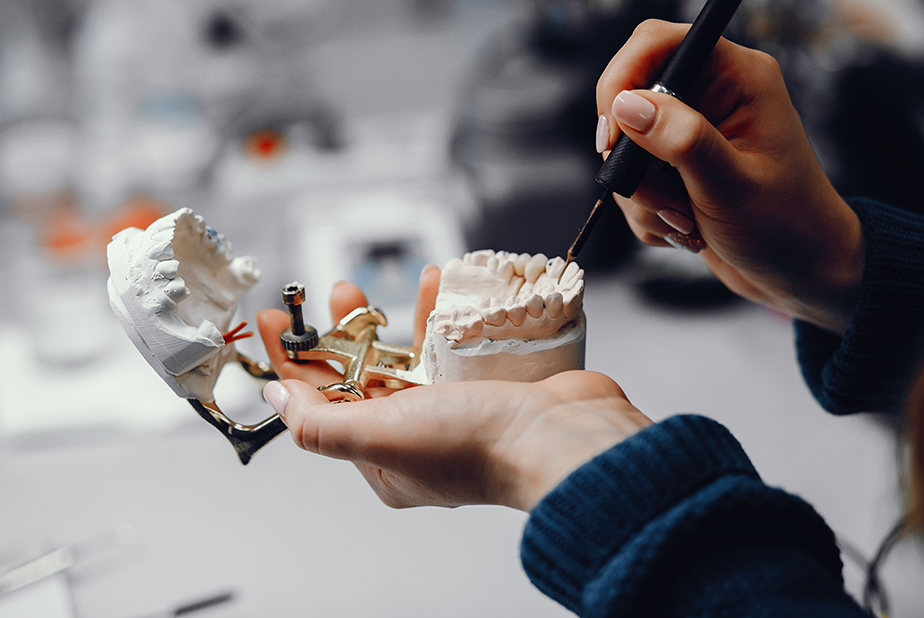 odontotecnico a lavoro